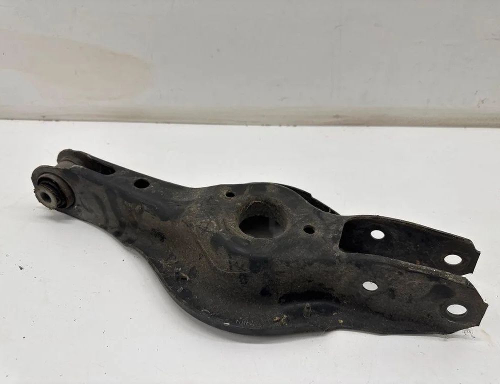 BMW 2 Series F22/F23 (2013-2020) Рычаг задний левый 6867541 31413185