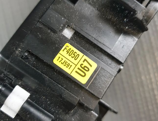 TOYOTA C-HR 1 generation (2016-2023) Stieračový prepínač 17F852,17J591,17J591F4050 27424999