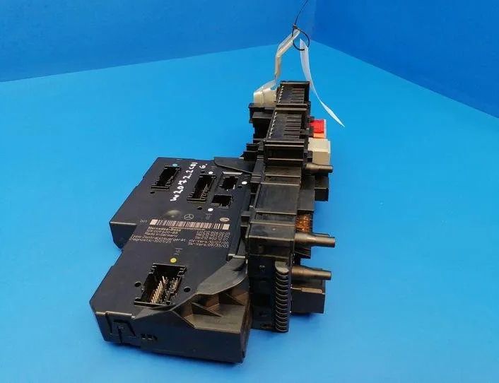 MERCEDES-BENZ E-Class W212/S212/C207/A207 (2009-2016) Fuse box 2129060005,2129012304,2129021201 21213382