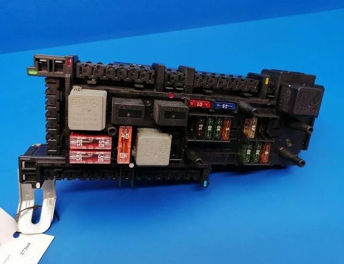 MERCEDES-BENZ E-Class W212/S212/C207/A207 (2009-2016) Fuse box 2129060005,2129012304,2129021201 21213382