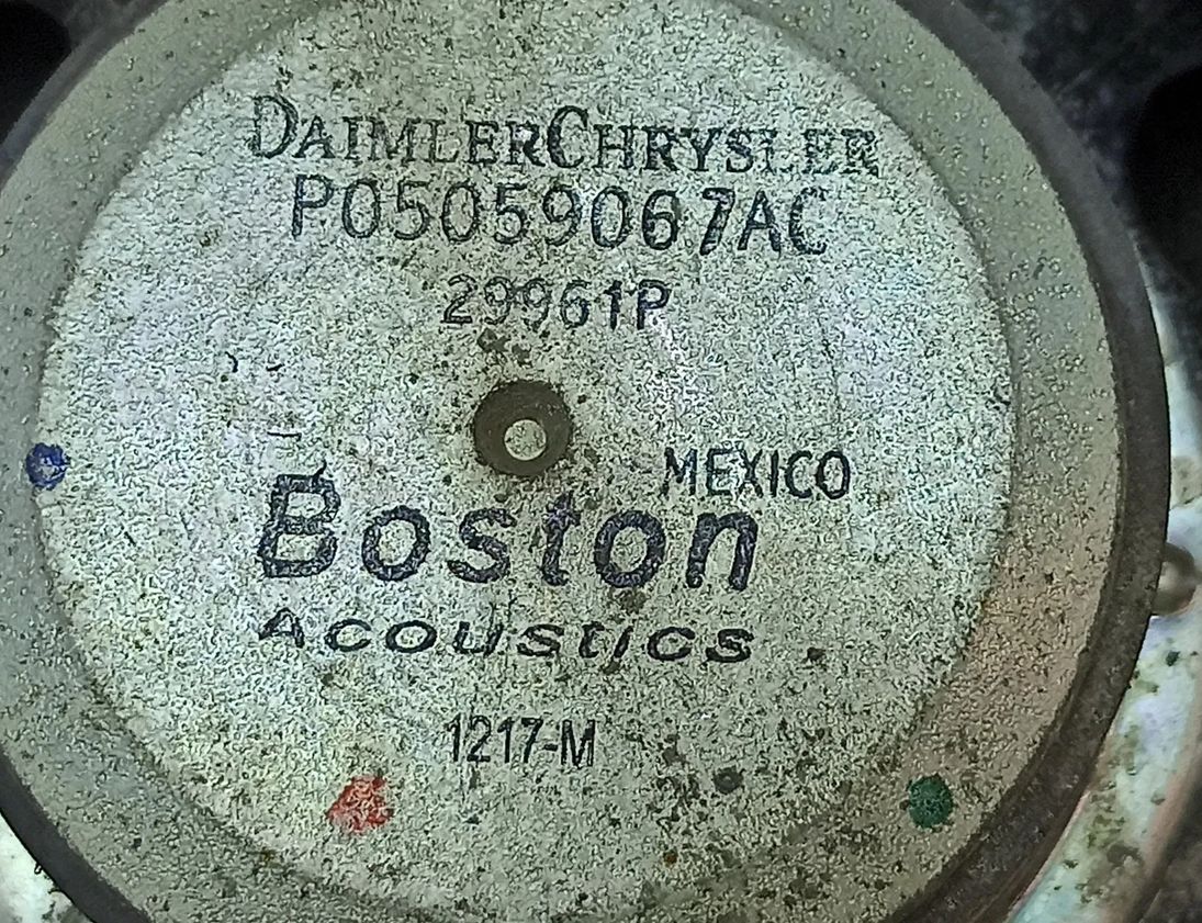 CHRYSLER 300C 1 generation (2005-2011) Front Right Door Loudspeaker P05059067AC 30247393