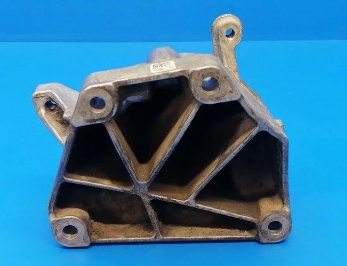 MERCEDES-BENZ Sprinter 2 generation (906) (2006-2018) Engine Bracket Right Side A6512231704 21495362