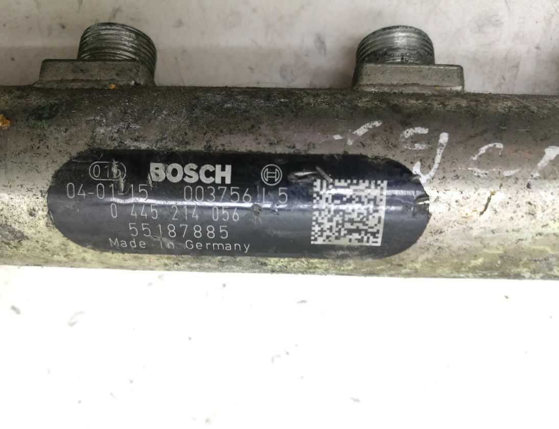 OPEL Vectra C (2002-2005) Топливная рейка 55187885 13629191