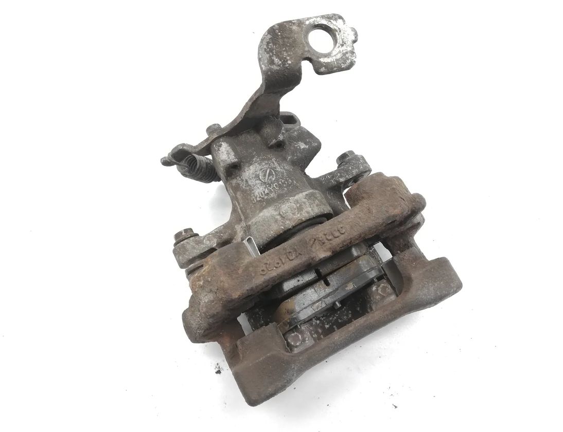 TOYOTA Auris 2 generation (2012-2015) Супорт тормозов задний левый 15383848