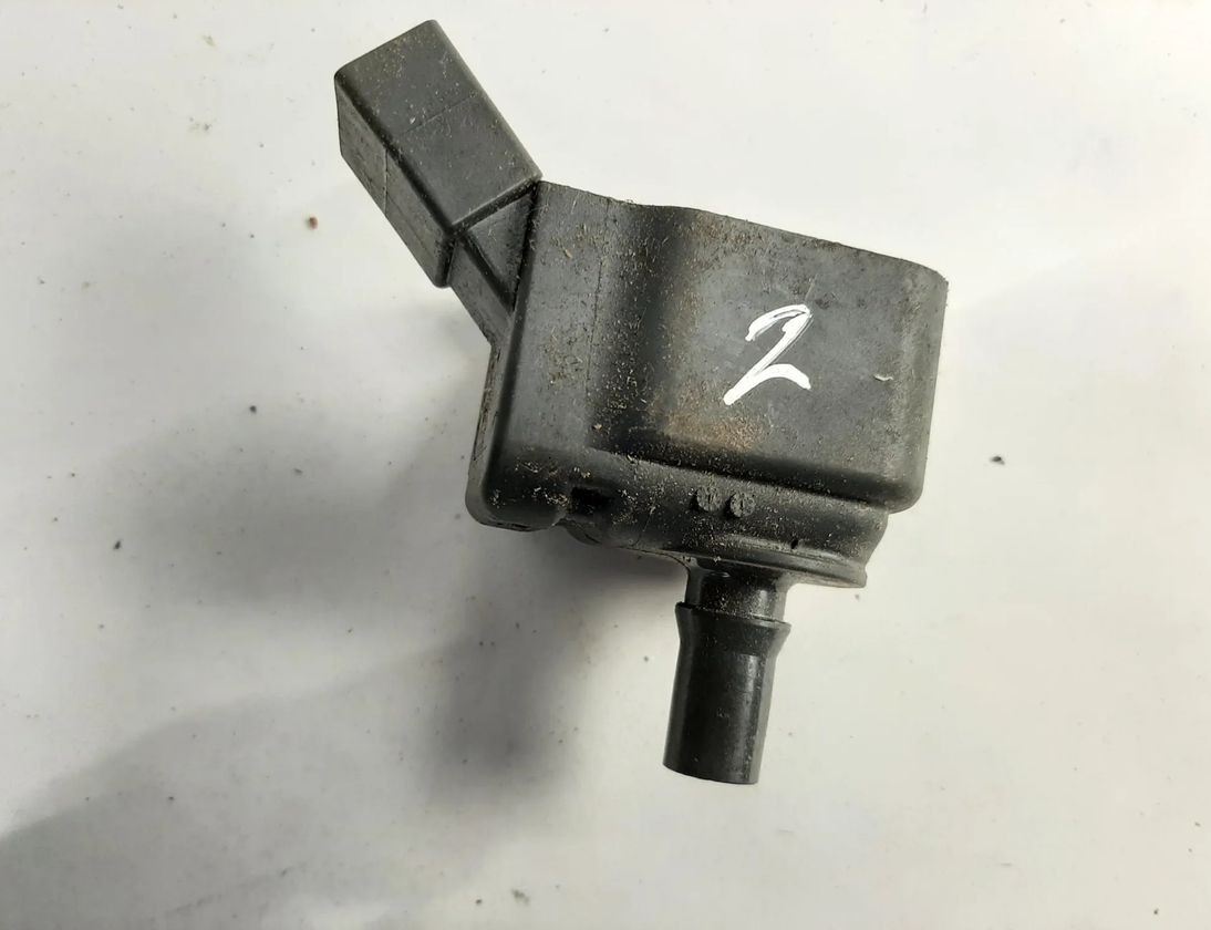 VOLKSWAGEN Jetta 6 generation (2010-2018) Vysokonapäťová zapalovacia cievka 04E905110B 15466455