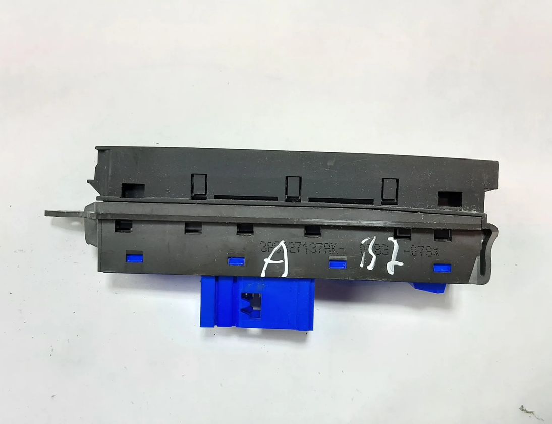 VOLKSWAGEN Passat B7 (2010-2015) Vypínače 3AC927137AK 17175853