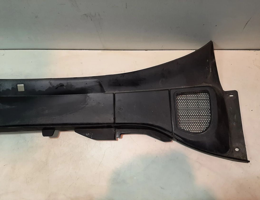 VOLVO XC60 1 generation (2008-2017) Front Wiper Cowl Trim 31299228,31271659 17621146