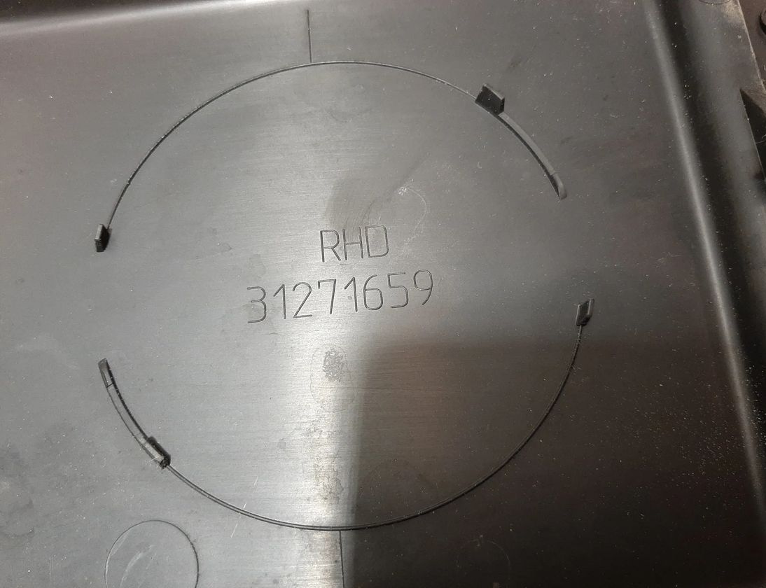 VOLVO XC60 1 generation (2008-2017) Front Wiper Cowl Trim 31299228,31271659 17621146