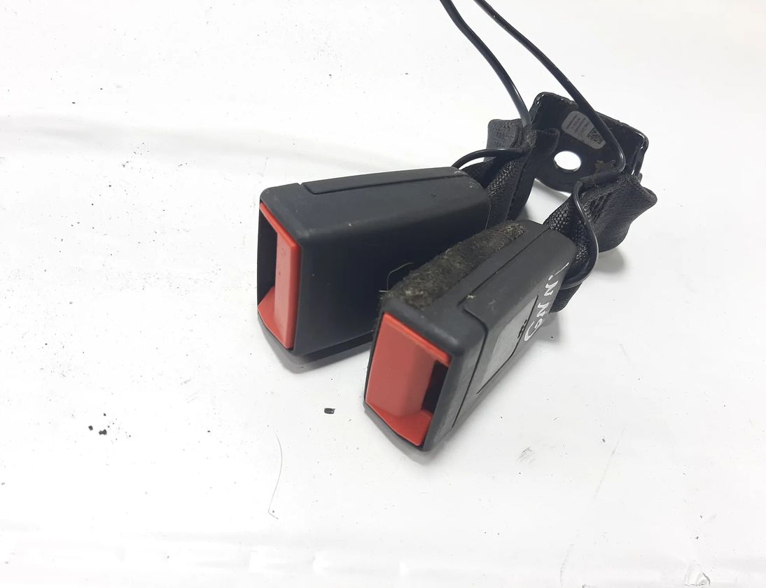 OPEL Astra K (2015-2021) Средняя пряжка сиденья задняя 13409377,34162680E,34170962D 28283680
