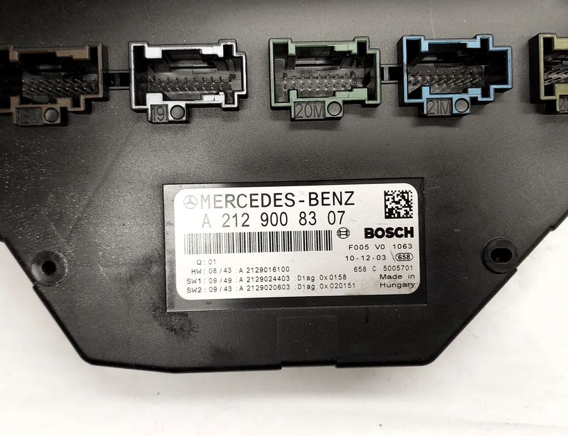 MERCEDES-BENZ 500L 1 generation (2012-2024) Fuse box A2129008307 29662251