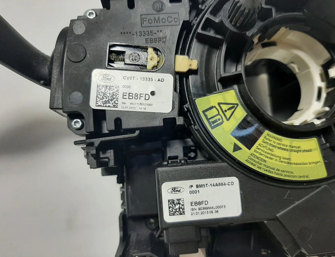 FORD Kuga 2 generation (2013-2020) Stieračový prepínač CV6T13335AD,BM5T14A664CD,DV6T13N064DA,DV6T3F944AA,CV6T17A553BD 31478015