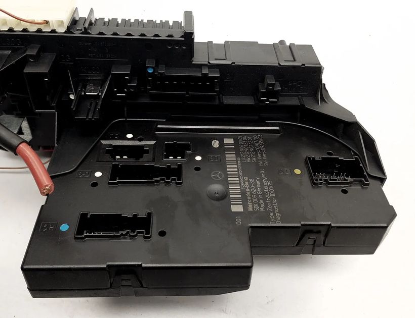 MERCEDES-BENZ E-Class W212/S212/C207/A207 (2009-2016) Fuse box 2129060005 31965506
