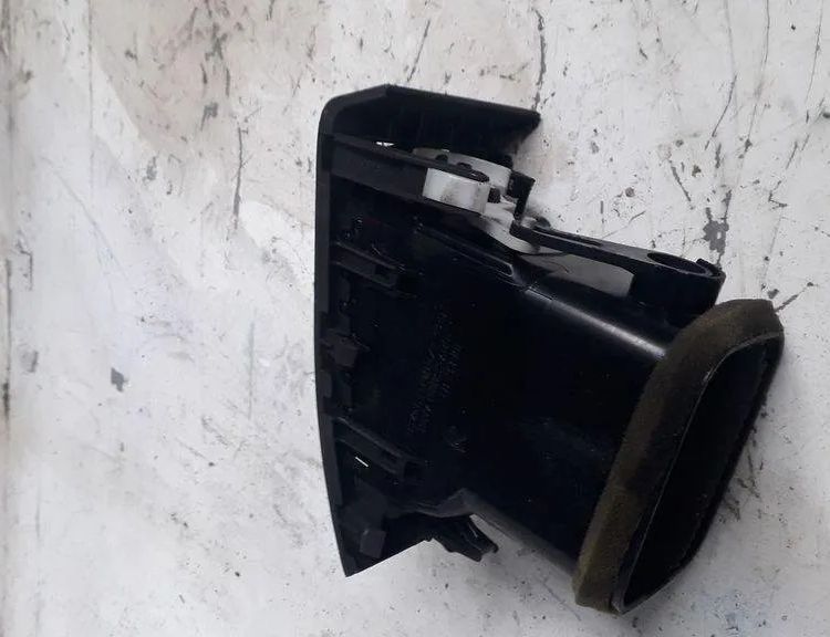 TOYOTA Corolla E120 (2000-2008) Vzduchové mriežky stredovej konzoly 15564244 32112998