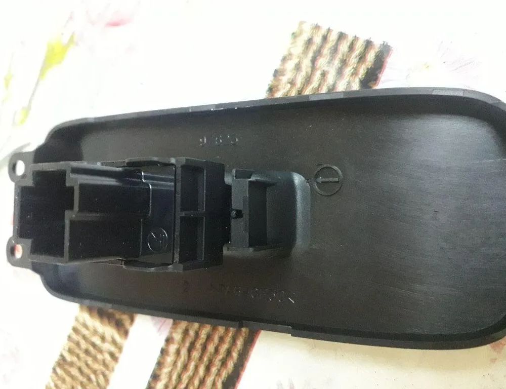 VOLVO V50 1 generation (2003-2012) Кнопка стеклоподъемника задней правой двери 32113816