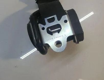 VOLKSWAGEN Golf Plus 1 generation (2004-2009) Zadný stredový bezpečnostný pás 5M2857705D 25724568