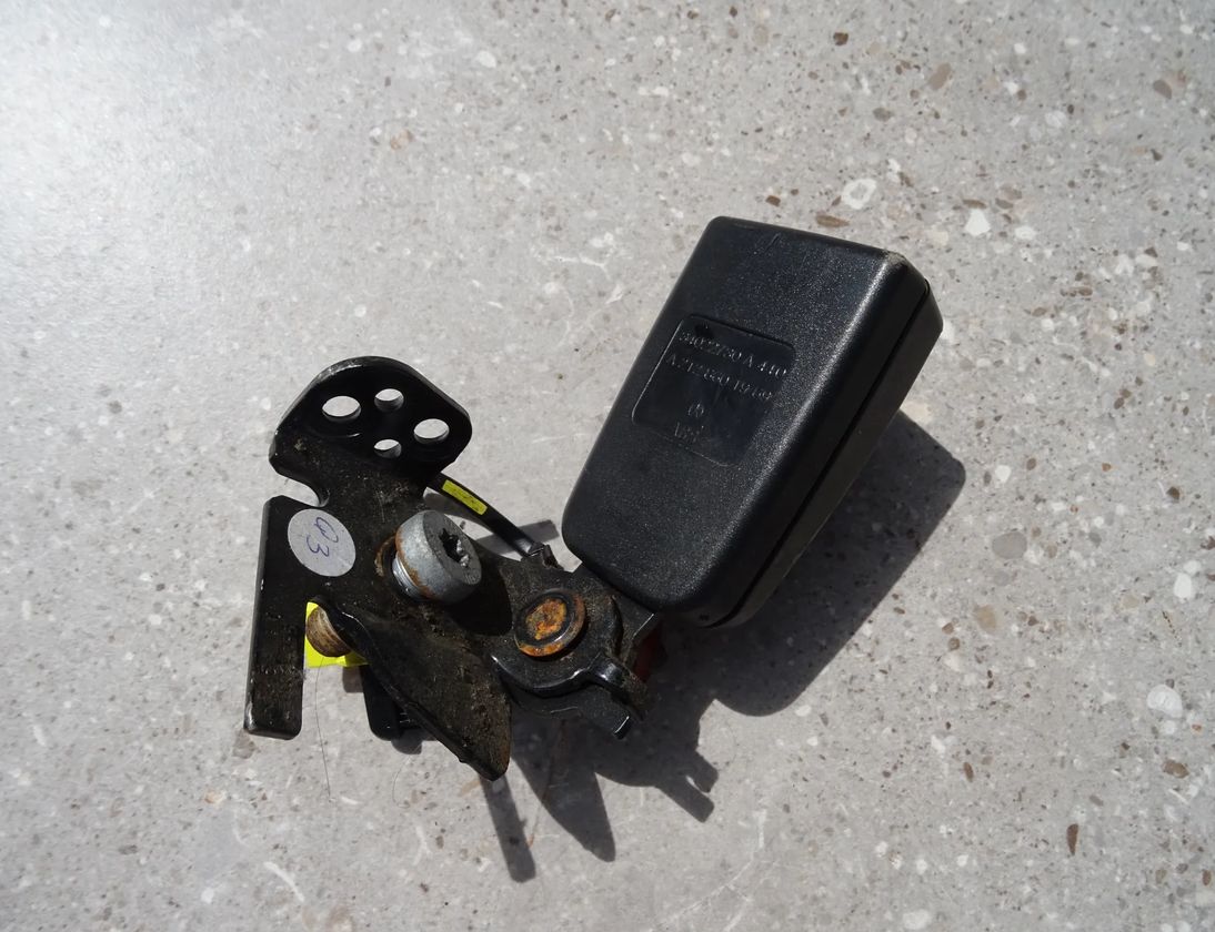 MERCEDES-BENZ E-Class W212/S212/C207/A207 (2009-2016) Ľavá zadná sedačka pracka 2128601969 28329072