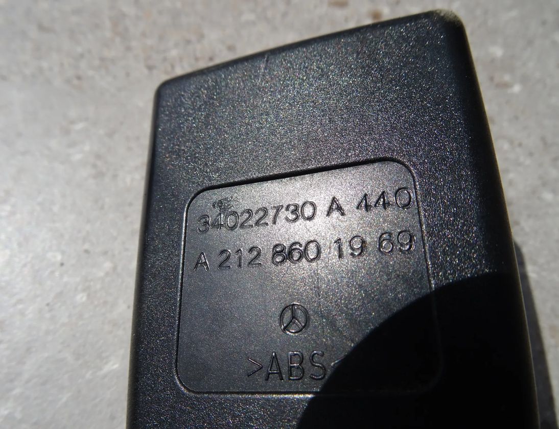 MERCEDES-BENZ E-Class W212/S212/C207/A207 (2009-2016) Ľavá zadná sedačka pracka 2128601969 28329072