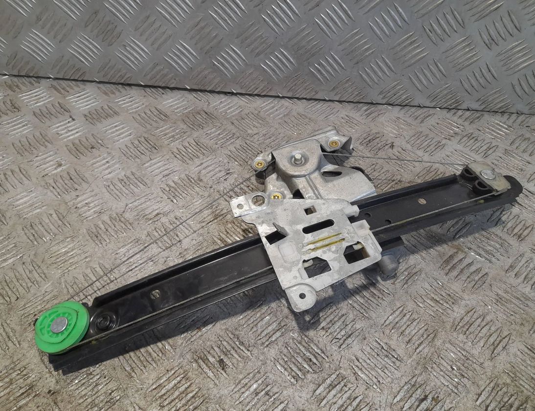 VOLVO V70 2 generation (2000-2008) Regulátor okna ľavých predných dverí 119971 29489647