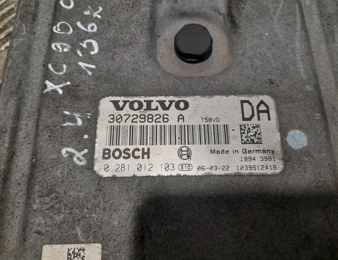 VOLVO XC60 CM (2006-2013) Engine Control Unit ECU 30729826A,0281012103 29711319
