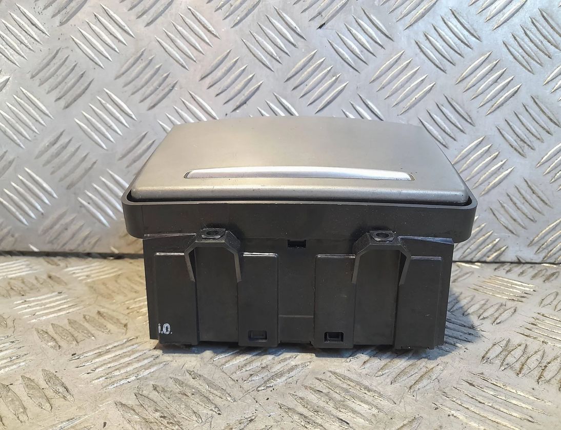 AUDI A6 C8/4K (2018-2024) Držiak na poháre 4F2862533A 29717036