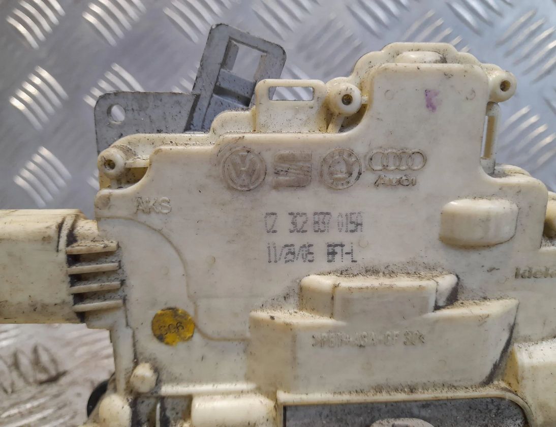 VOLKSWAGEN Passat B7 (2010-2015) Ľavý predný zámok dverí 3C2837015A 29724826