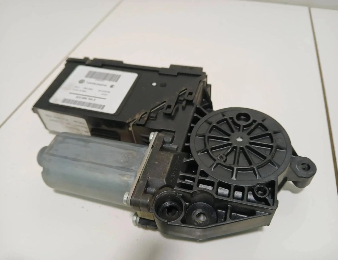 VOLKSWAGEN Touareg 1 generation (2002-2010) Моторчик стеклоподъемника задней левой двери 7L6959704 29744590