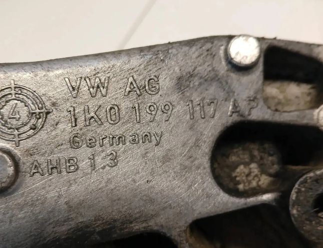 VOLKSWAGEN Touran 1 generation (2003-2015) Кронштейн крепления коробки передач 1K0199117AP 29744603