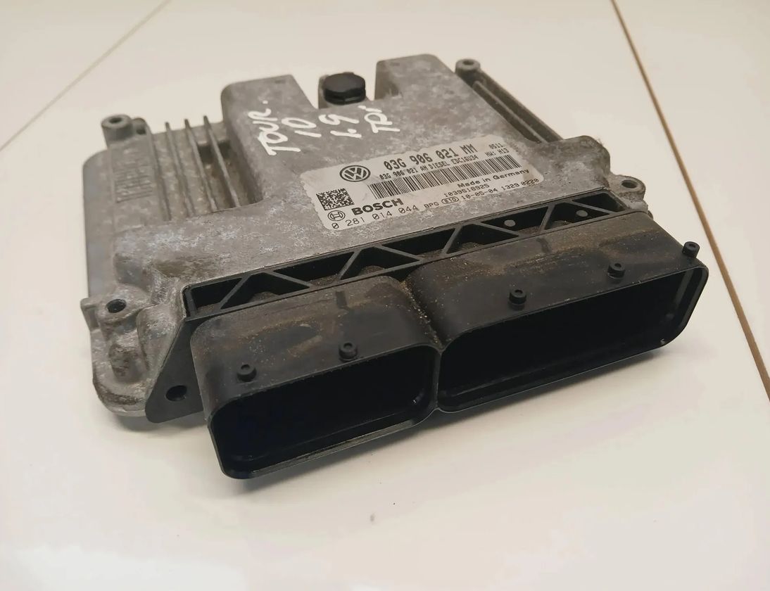 VOLKSWAGEN Touran 1 generation (2003-2015) Блок управления двигателем 0281014044,03G906021AN 29745417