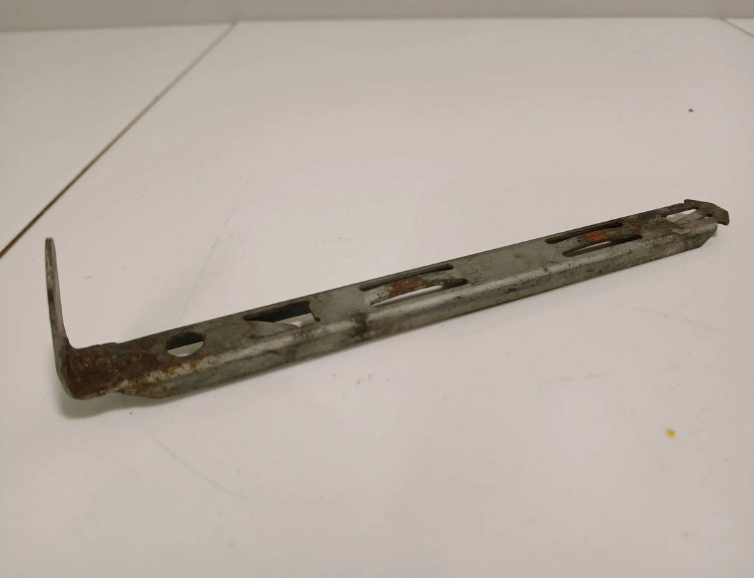 VOLVO XC60 2 generation (2000-2008) Držiak ľavého reflektora 8637181 29749520