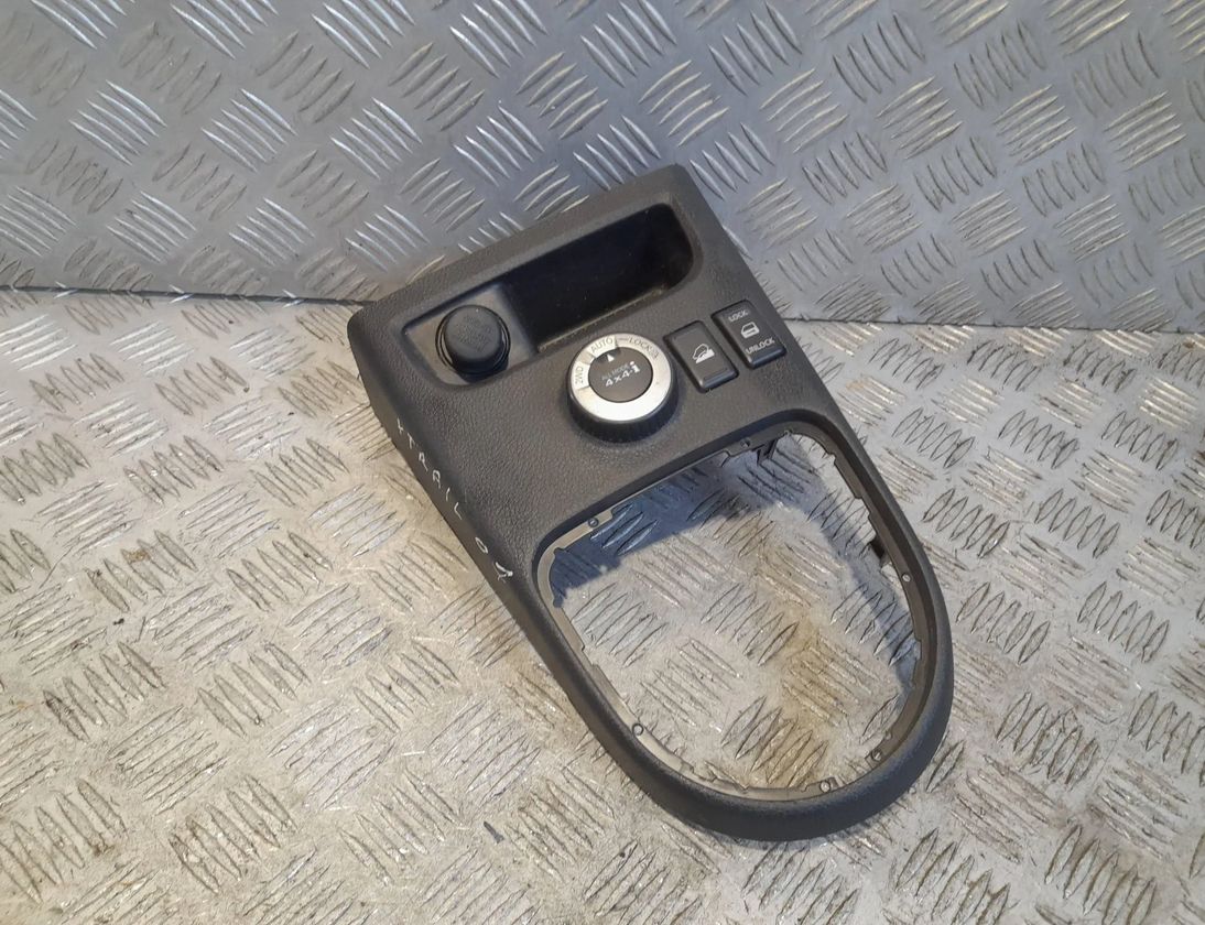 NISSAN X-Trail T31 (2007-2014) Plastový obklad páky prevodovky 96935JG00A 29749692