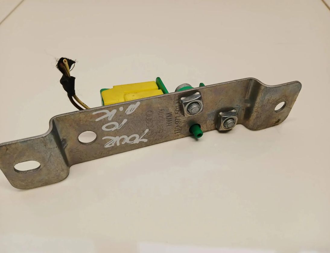 VOLKSWAGEN Touran 1 generation (2003-2015) Pravý predný senzor nárazu 5M0909606A 29756194