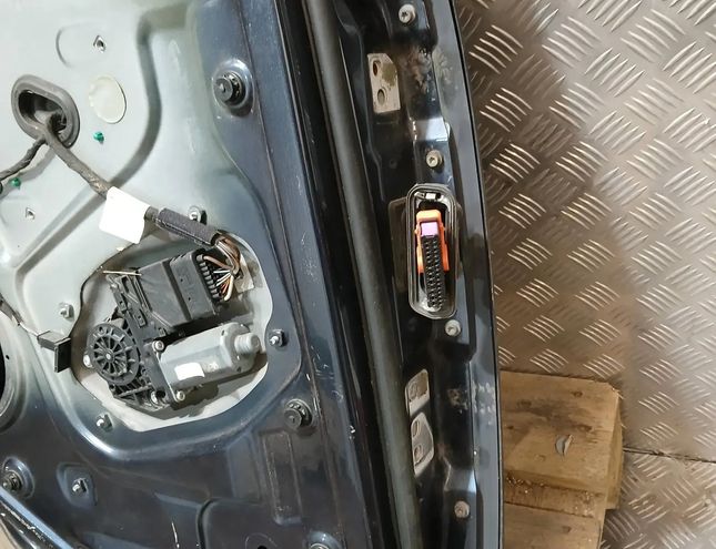 VOLKSWAGEN Golf Plus 1 generation (2004-2009) Ľavé zadné dvere 29757374