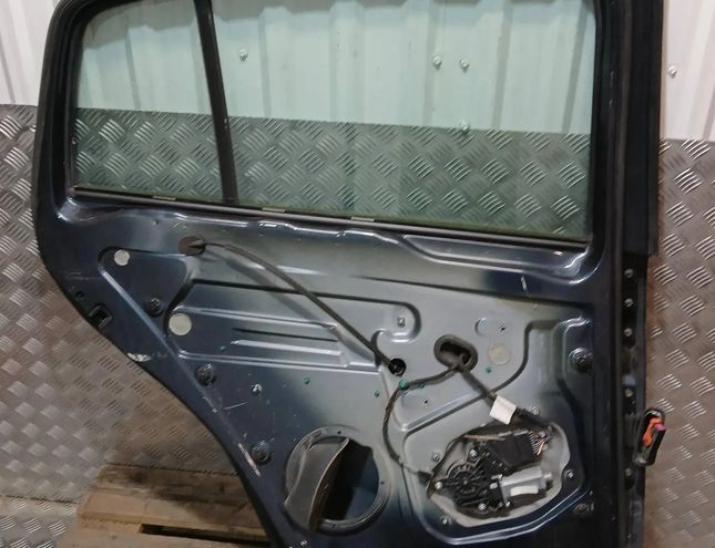 VOLKSWAGEN Golf Plus 1 generation (2004-2009) Ľavé zadné dvere 29757374