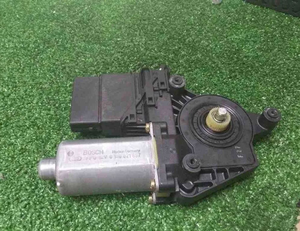 VOLKSWAGEN Passat B5 (1996-2005) Motor ovládania okna pravých zadných dverí 0130821697 32495393