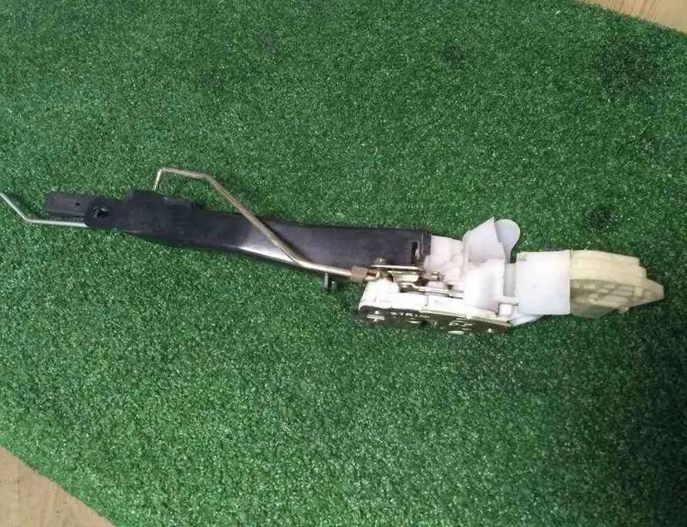 HONDA Stream 1 generation (2000-2006) Замок двери передний правый 72139S7A00 32497857