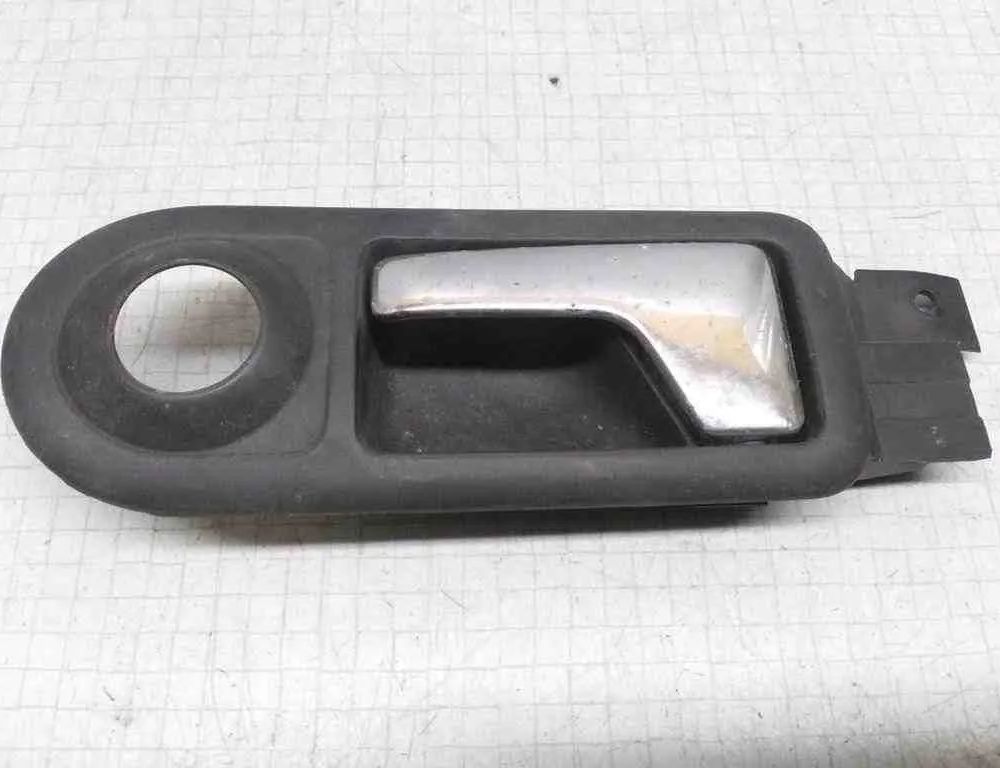 VOLKSWAGEN Golf 4 generation (1997-2006)  Правая задняя внутренняя ручка открытия 1J0837113 32503336