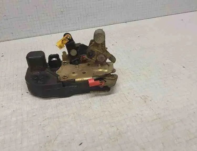 CHRYSLER Voyager 4 generation (2001-2007) Pravý predný dverový zámok 1120032 32530301