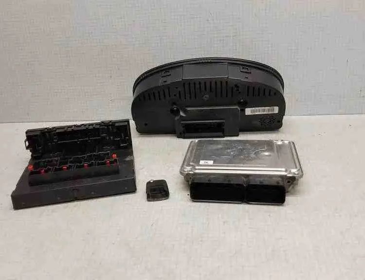 VOLKSWAGEN Caddy 3 generation (2004-2015) Комплект зажигания 3C8937049D,1T0920854C,0281014073,03G906021PD 32531340