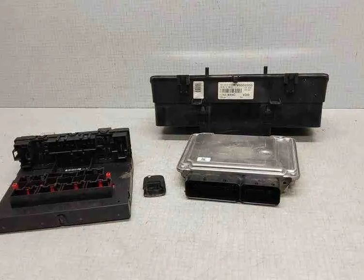 VOLKSWAGEN Caddy 3 generation (2004-2015) Комплект зажигания 3C8937049D,1T0920854C,0281014073,03G906021PD 32531340