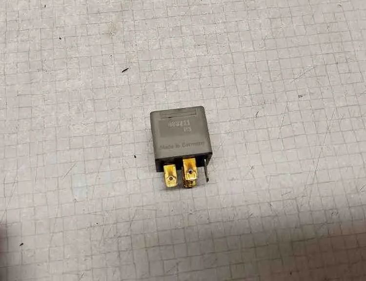 SAAB 95 1 generation (1959-1977) Relays 085,1626239,483221,0332209159 32532780