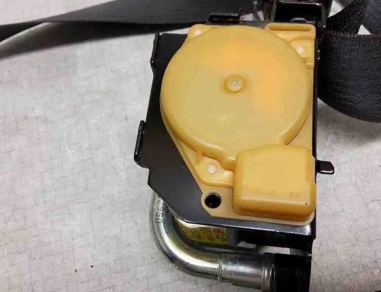 OPEL Insignia A (2008-2016) Ľavý predný bezpečnostný pás 2025907115,20379B9,2031354AA0,170863420,5010BAG1Q4,6009173,3063932AA,C9043M5 32555062