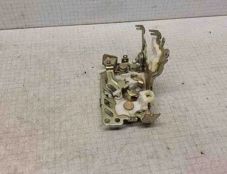 SUBARU Legacy 3 generation (1998-2003) Front Right Door Lock 32555533