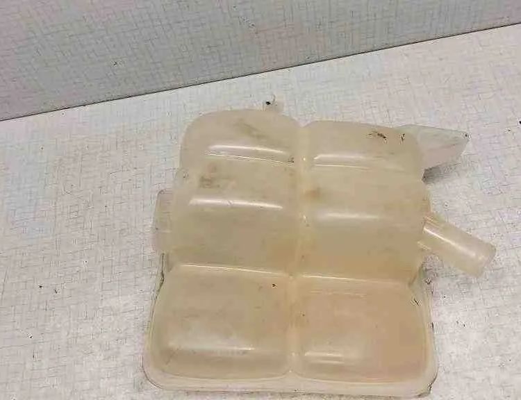 FORD Focus 3 generation (2011-2020) Expanzná nádrž 302320494,8V618K218DE,8V618K218AE,3M5H8100AD,AV418K218DA 32557143