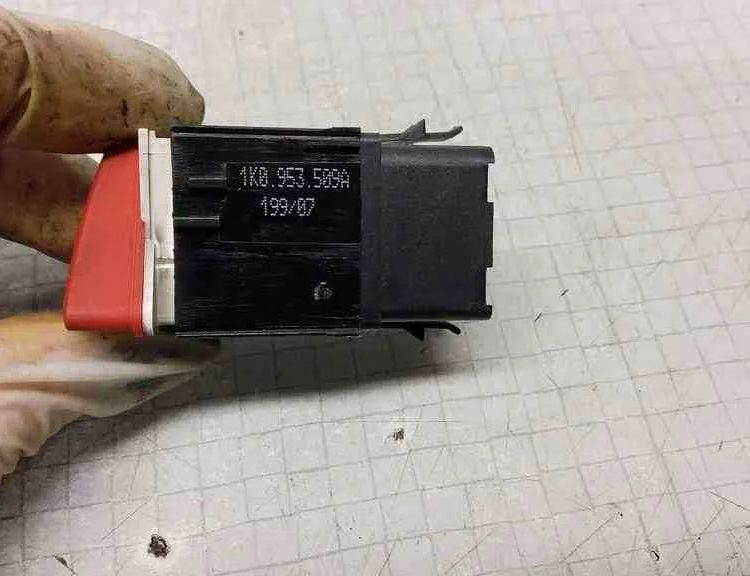 VOLKSWAGEN Golf 5 generation (2003-2009) Hazard button 1K0953509 32560314