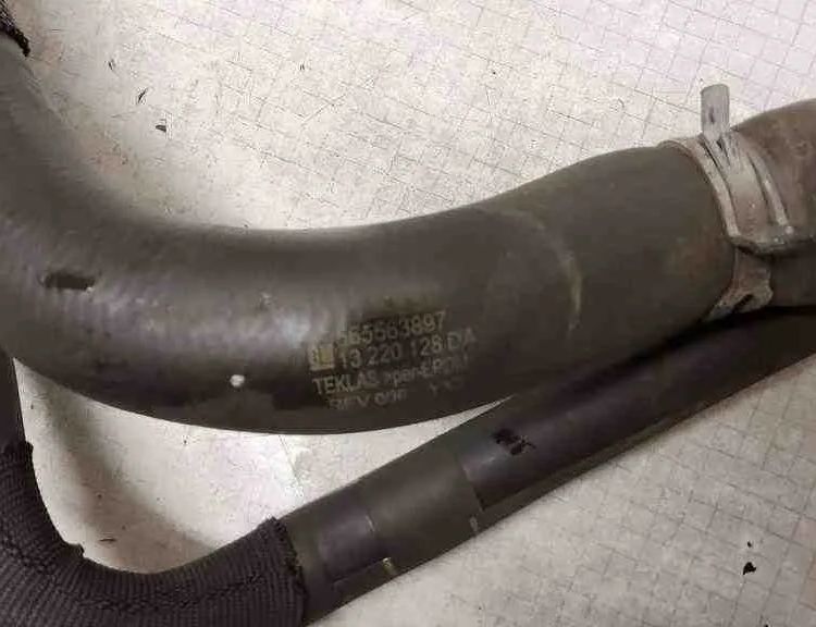 OPEL Insignia A (2008-2016) Coolant Hose Pipe 565563897,13220128DA 32563398