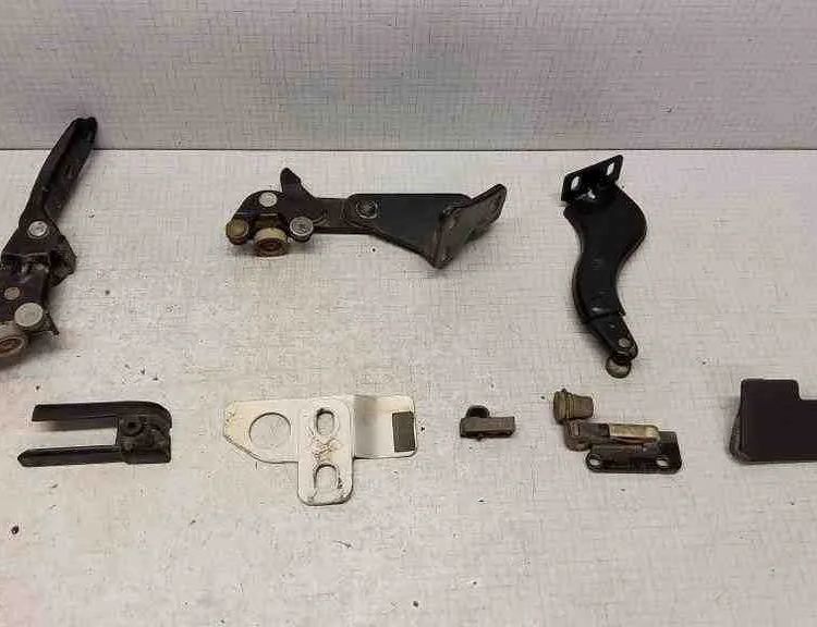 VOLKSWAGEN Caddy 3 generation (2004-2015) Posuvné dvere pant 2K0843318,2K0843435B,2K0843413A,2K0843397A,2K0843415A,2K0843313B,2K0843225A,2K0843335A 32567672