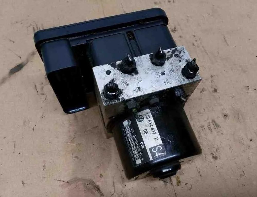 VOLKSWAGEN Golf 5 generation (2003-2009) ABS čerpadlo 1C0907379K,10096003163,1J0614417D 32624151