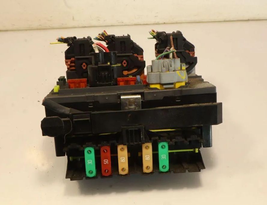 PEUGEOT 308 T7 (2007-2015) Pojistková skrinka 32905179