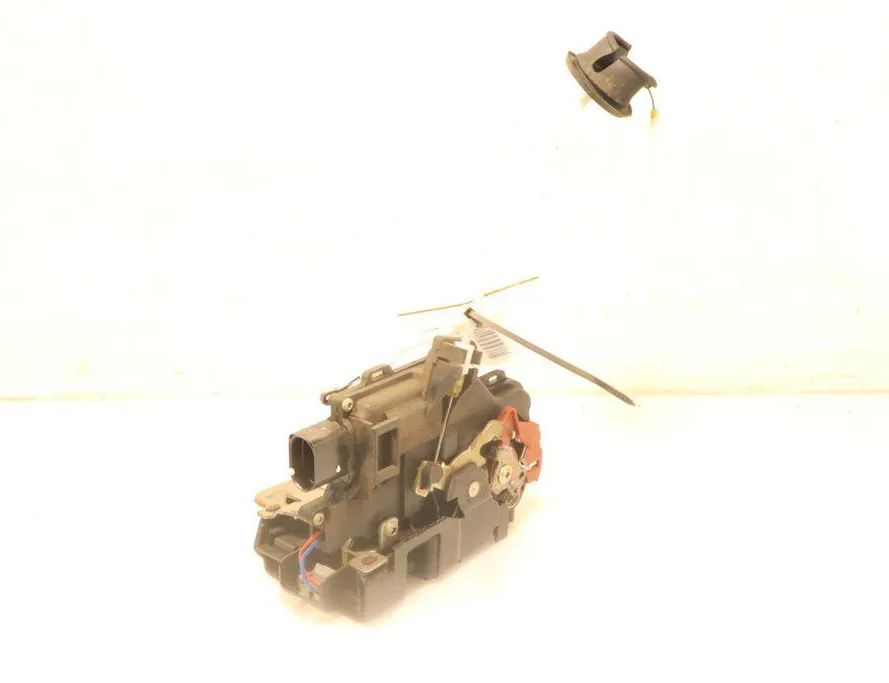 AUDI A4 B8/8K (2011-2016) Pravý predný dverový zámok 32908855