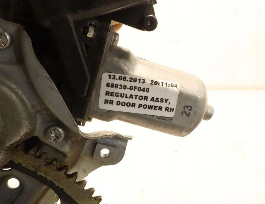 TOYOTA Yaris Verso 1 generation (1999-2006) Rear Right Door Window Regulator 32942983